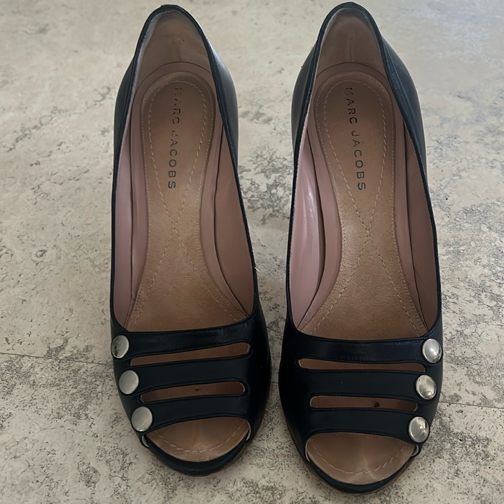 Classic Marc Jacobs navy blue heels